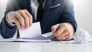 Када наручилац не пропише референцу, да ли може да обустави поступак јавне набавке?